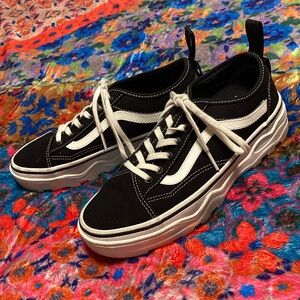 *GUC* Women’s Vans platform sneaker size 8